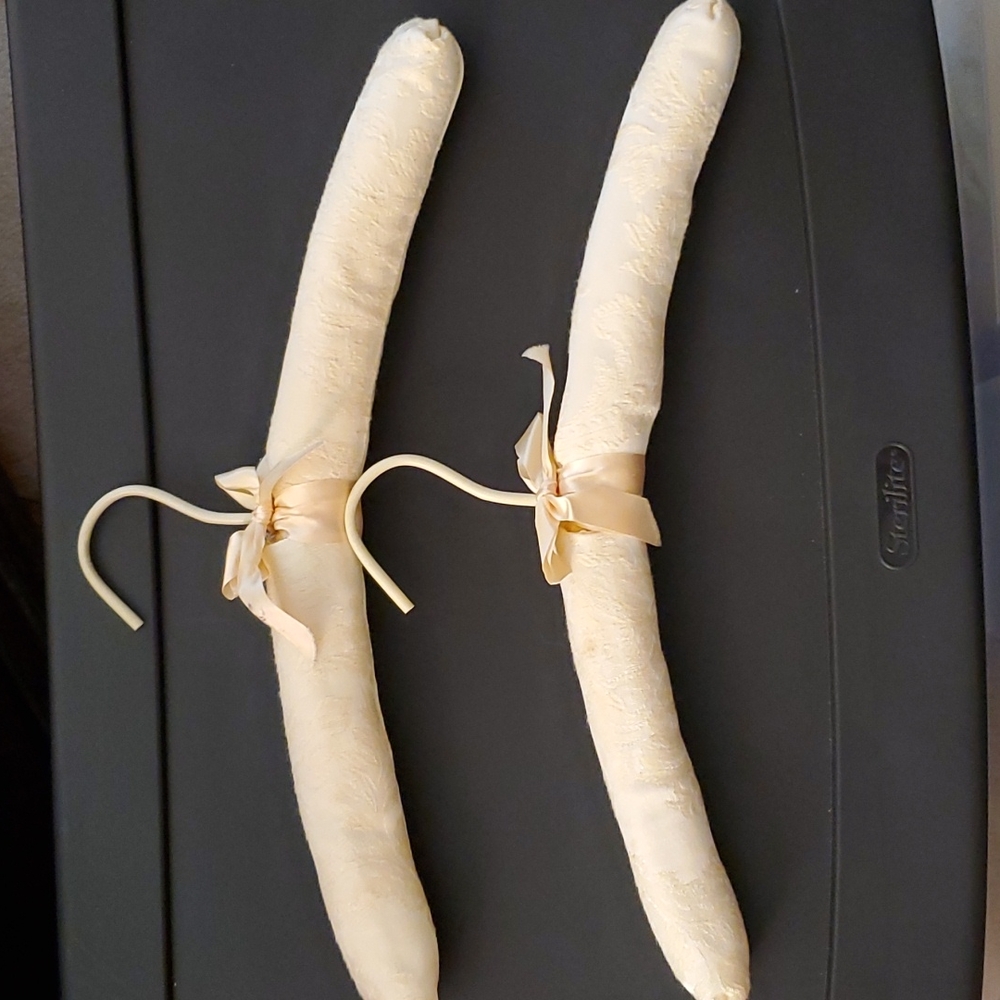 Vintage pillow luxury hanger, pair